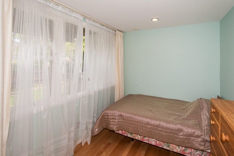 Photo of property in 1/166 Onewa Road, Northcote, Auckland, 0627