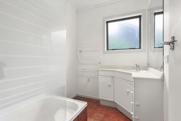 Photo of property in 14 Sari Place, Massey, Auckland, 0614