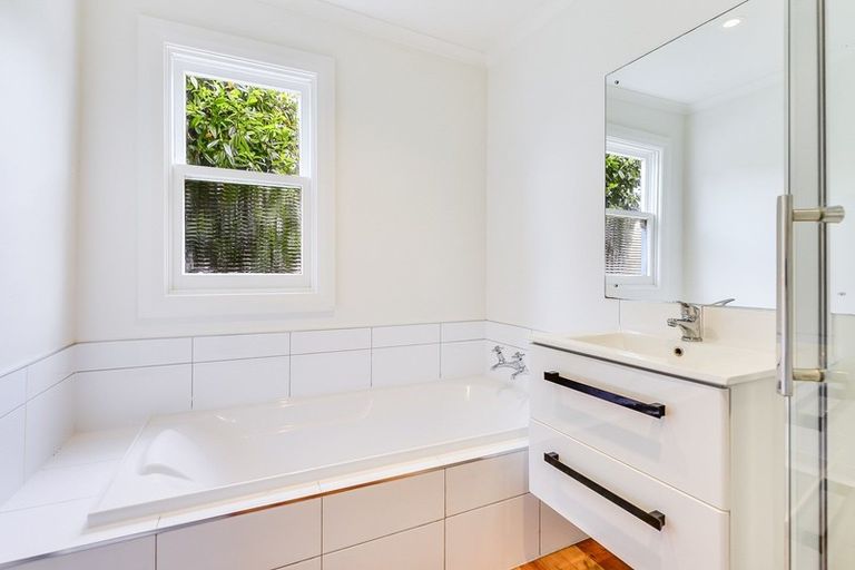 Photo of property in 20 Kiwi Avenue, Forest Lake, Hamilton, 3200