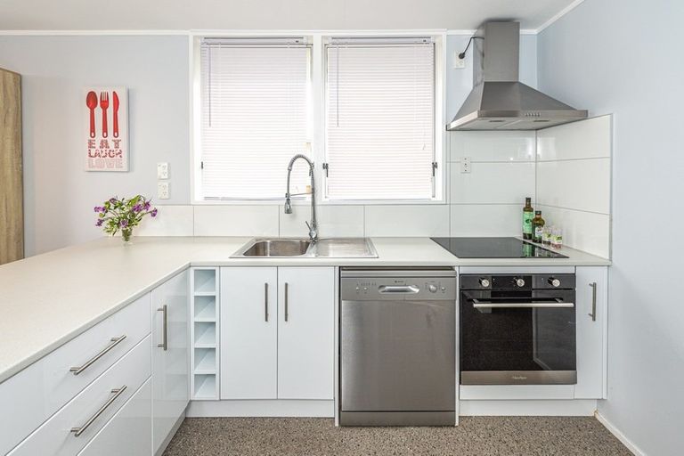 Photo of property in 19 Cross Street, Castlecliff, Whanganui, 4501