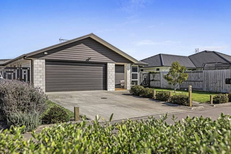 Photo of property in 2 Cecilia Place, Papamoa Beach, Papamoa, 3118