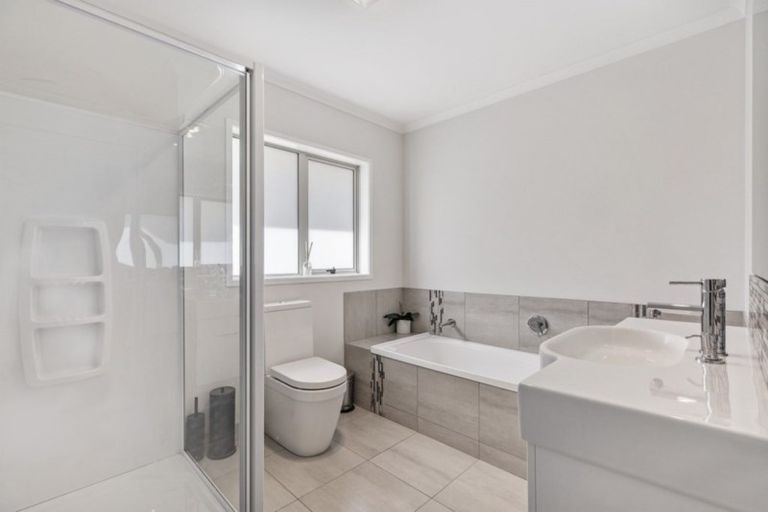 Photo of property in 22b Sunnyvale Road, Swanson, Auckland, 0614