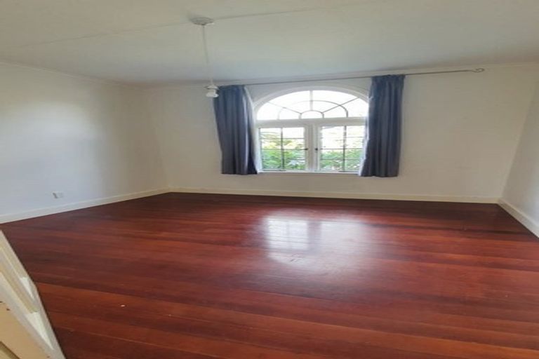 Photo of property in 1/56 Beresford Street, Bayswater, Auckland, 0622