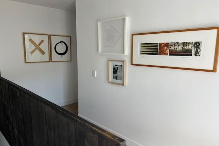 Photo of property in 2 Ravenwood Drive, Forrest Hill, Auckland, 0620