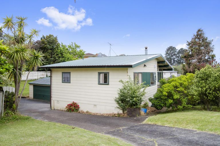 Photo of property in 14 Sari Place, Massey, Auckland, 0614