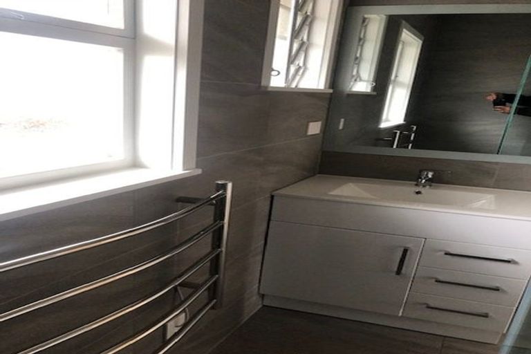 Photo of property in 1/3 Ocean View Road, Hillcrest, Auckland, 0627