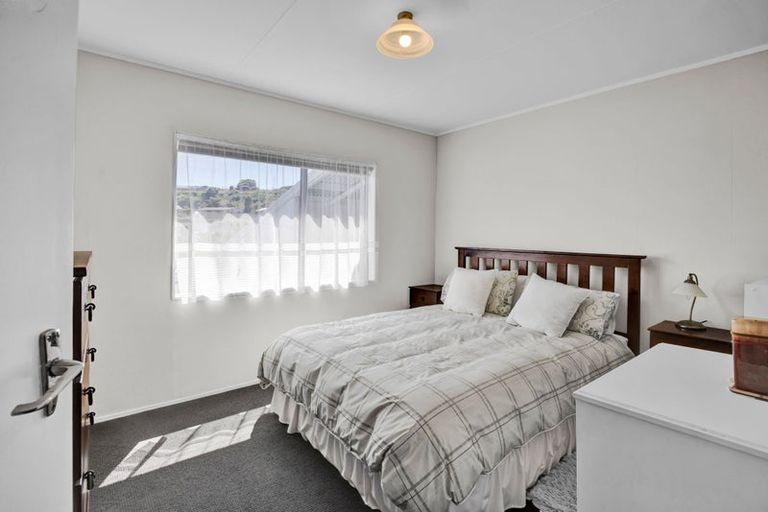 Photo of property in 33 Herekawe Drive, Spotswood, New Plymouth, 4310