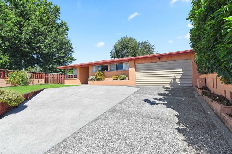 Photo of property in 16 Beverley Crescent, Hillcrest, Hamilton, 3216