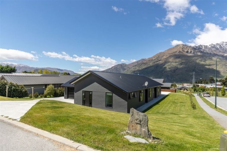 Photo of property in 2 Batsford Lane, Lower Shotover, Queenstown, 9371