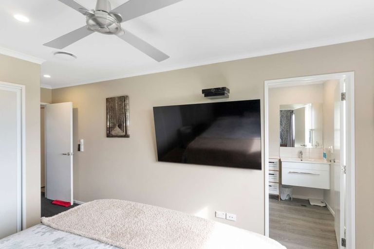 Photo of property in 16 Brian Keogh Lane, Wigram, Christchurch, 8025