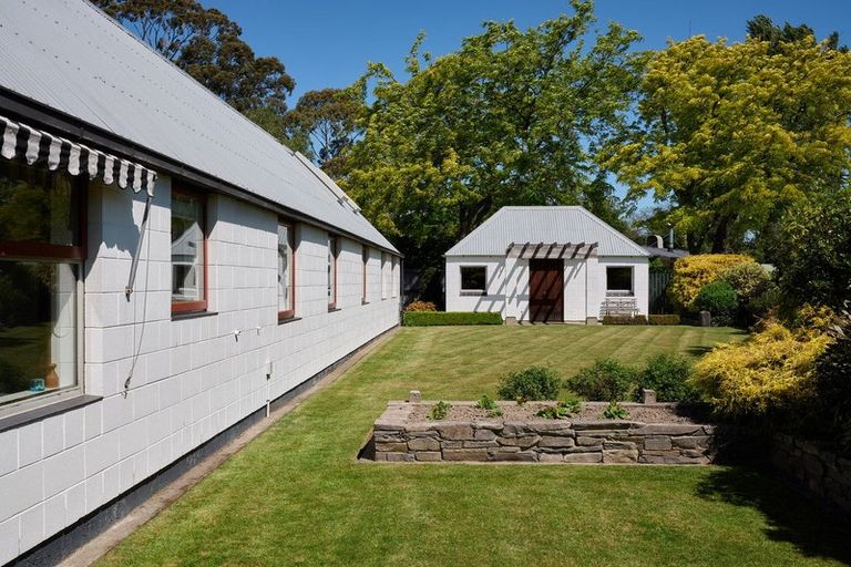 Photo of property in 39 Westburn Terrace, Burnside, Christchurch, 8041