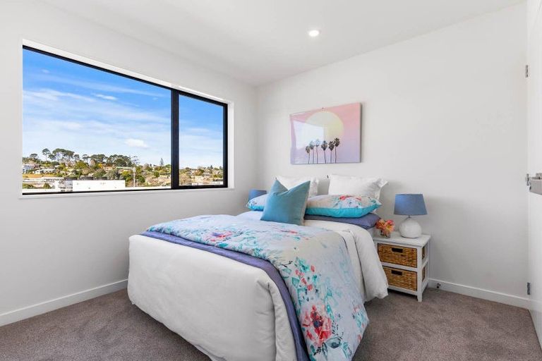 Photo of property in 121a Sycamore Drive, Sunnynook, Auckland, 0620