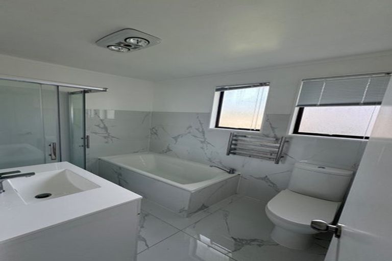 Photo of property in 1/83 Luanda Drive, Ranui, Auckland, 0612