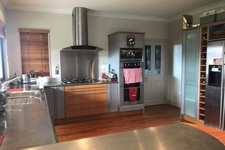 Photo of property in 40 Downing Street, Crofton Downs, Wellington, 6035