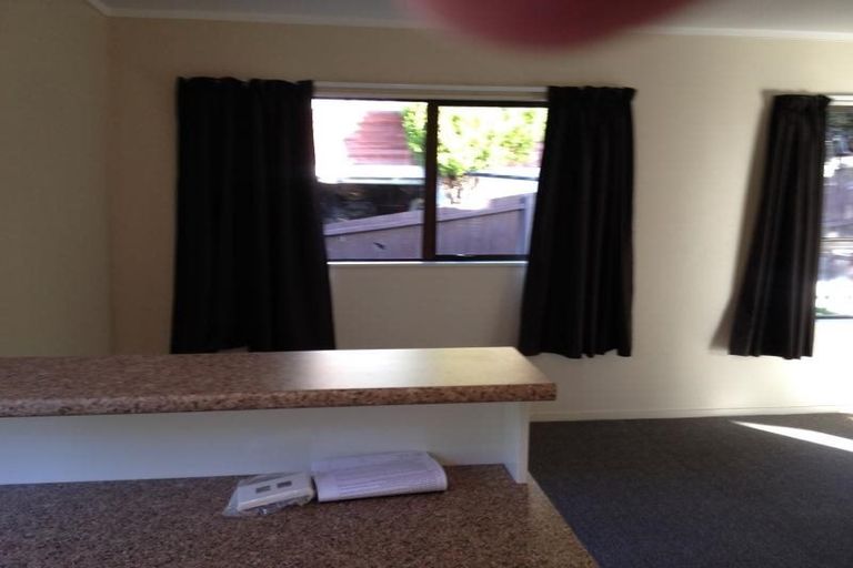 Photo of property in 1/51 Greenvalley Rise, Glenfield, Auckland, 0629