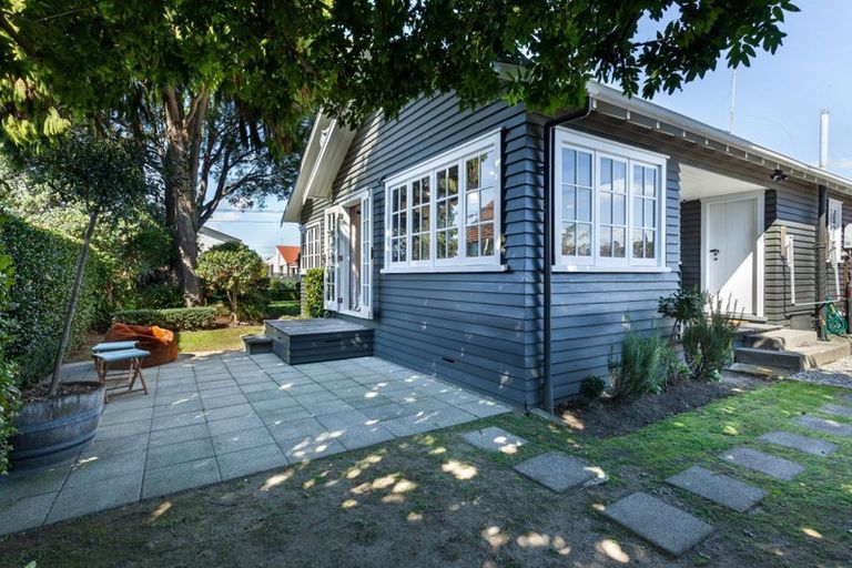 Photo of property in 379a Devonport Road, Tauranga South, Tauranga, 3112