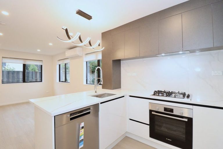 Photo of property in 14b Gulf Crest, Bucklands Beach, Auckland, 2012