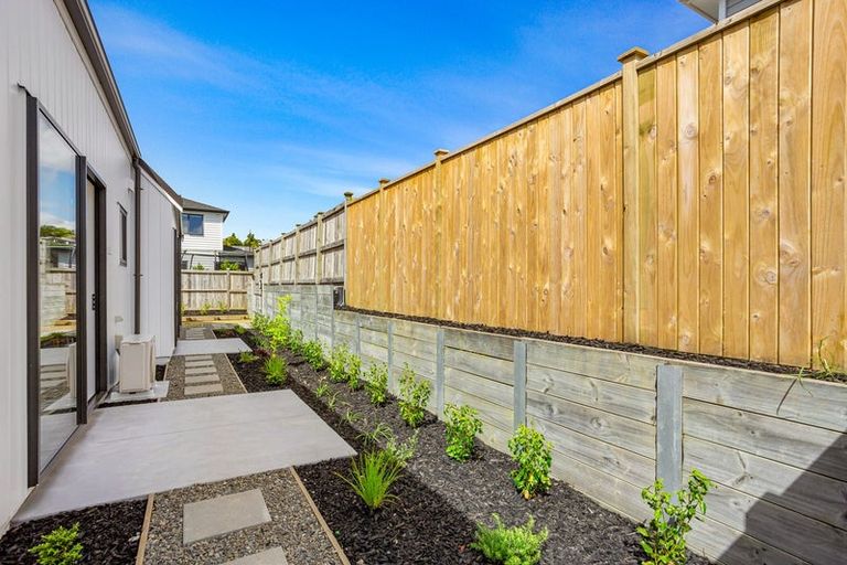 Photo of property in 35 Cambie Avenue, Red Beach, 0932