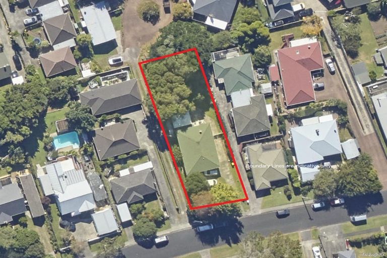 Photo of property in 16 Trentham Road, Papakura, 2110