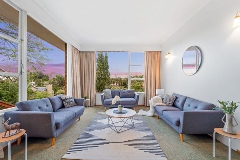 Photo of property in 30 Heathcote Road, Castor Bay, Auckland, 0620