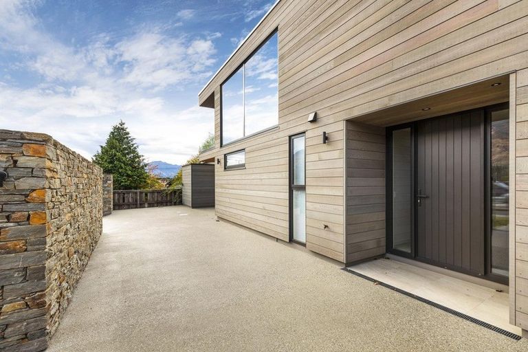 Photo of property in 46b Dungarvon Street, Wanaka, 9305