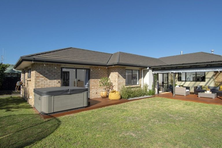 Photo of property in 17 Andalusian Place, Papamoa Beach, Papamoa, 3118