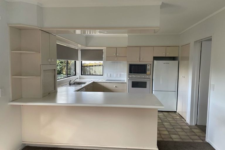 Photo of property in 2/14 Rakaia Rise, Clover Park, Auckland, 2019