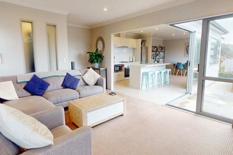 Photo of property in 2 Gennaker Lane, Whitby, Porirua, 5024