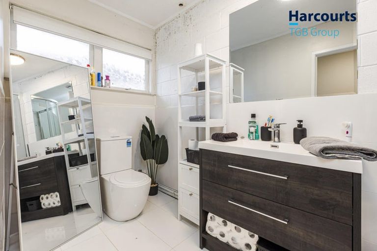 Photo of property in 2/55 Orams Road, Hillpark, Auckland, 2102