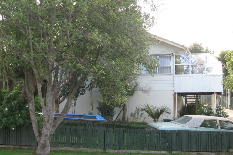 Photo of property in 18 Landow Place, Henderson, Auckland, 0612