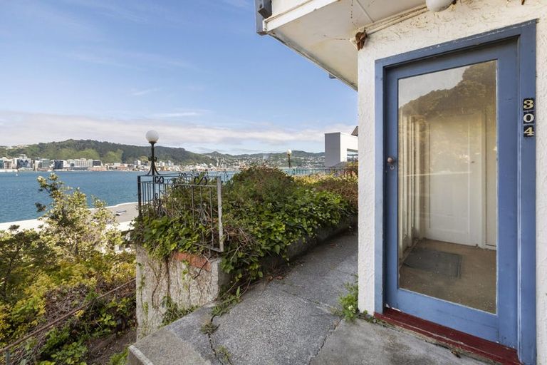 Photo of property in 304 Oriental Parade, Oriental Bay, Wellington, 6011