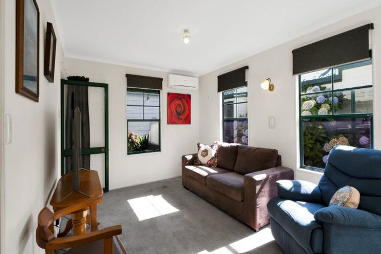 Photo of property in 4/70-76 Whiteley Street, Moturoa, New Plymouth, 4310