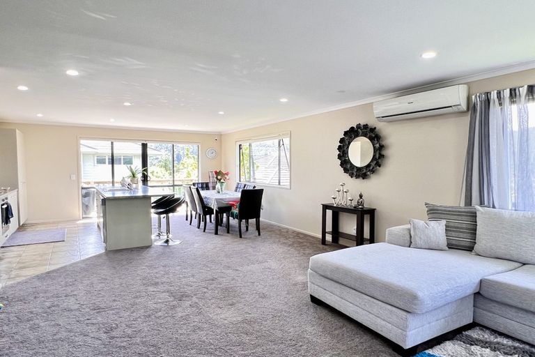 Photo of property in 25 Mcewen Crescent, Riverstone Terraces, Upper Hutt, 5018