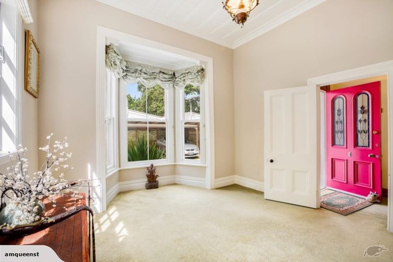 Photo of property in 36 Queen Street, Northcote Point, Auckland, 0627