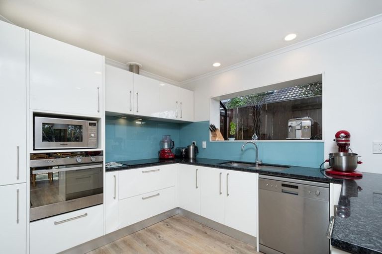 Photo of property in 1/11 Javelin Place, West Harbour, Auckland, 0618