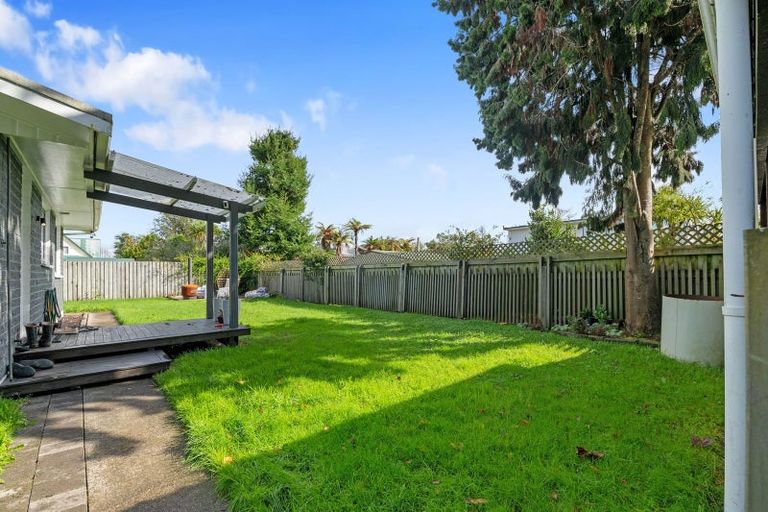 Photo of property in 8b Wyndham Road, Hannahs Bay, Rotorua, 3010