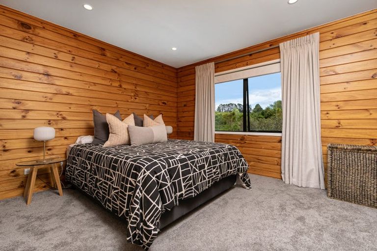 Photo of property in 260a Henderson Valley Road, Henderson, Auckland, 0612