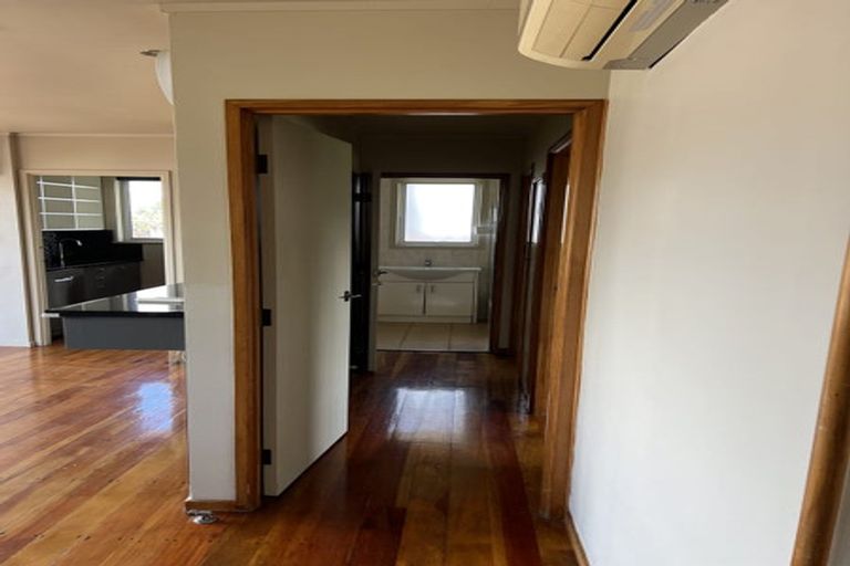 Photo of property in 41 Thornlow Street, Glendene, Auckland, 0602