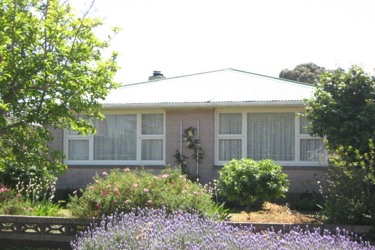 Photo of property in 33 Bickerton Street, Wainoni, Christchurch, 8061