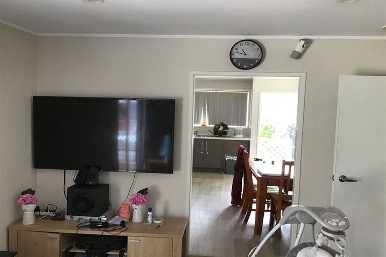 Photo of property in 1 Sandrine Avenue, Clover Park, Auckland, 2019