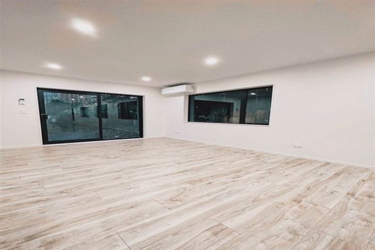 Photo of property in 21f Craigbank Avenue, New Lynn, Auckland, 0600