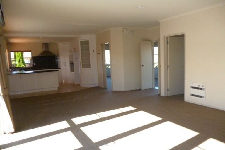 Photo of property in 2 Caulfield Place, Taradale, Napier, 4112