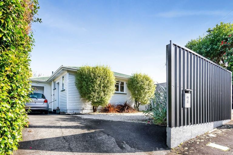 Photo of property in 2 Awanui Street, Merrilands, New Plymouth, 4312