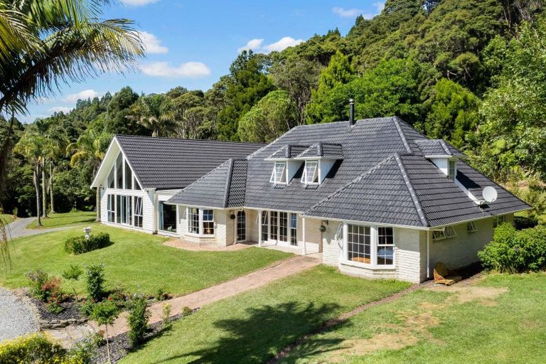 Photo of property in 105 Grassmere Road, Henderson Valley, Auckland, 0612