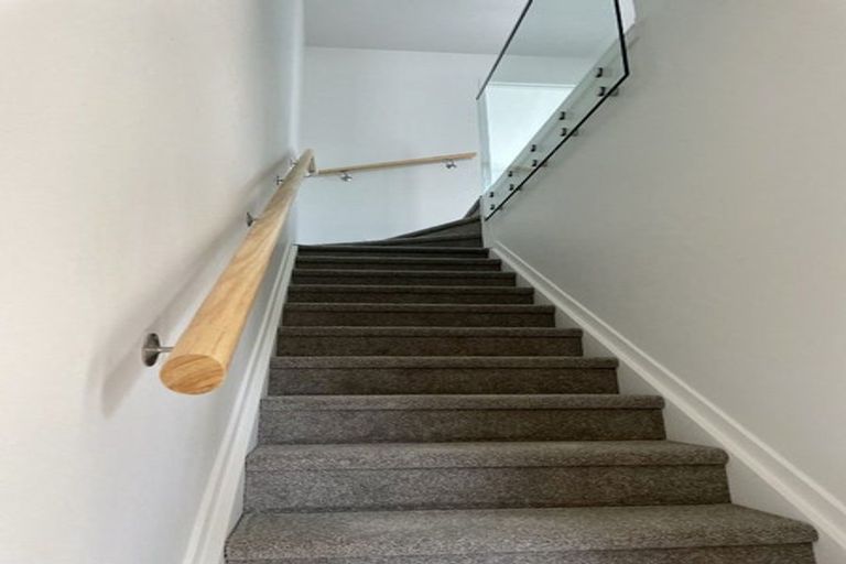 Photo of property in 2d Cockayne Crescent, Sunnynook, Auckland, 0620