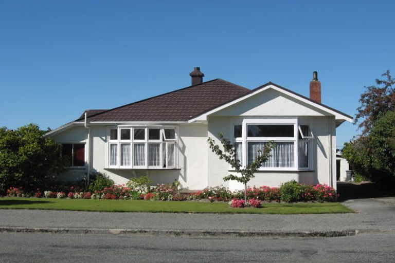 Photo of property in 33 Rhodes Street, Waimate, 7924