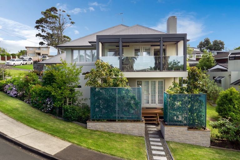 Photo of property in 6 Penning Road, Castor Bay, Auckland, 0620
