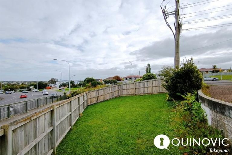 Photo of property in 520 Glenfield Road, Glenfield, Auckland, 0629