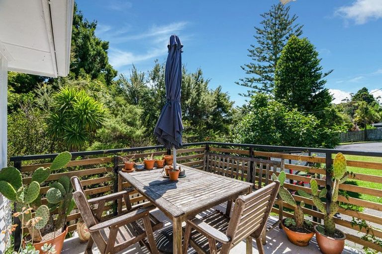 Photo of property in 70 Savoy Road, Glen Eden, Auckland, 0602