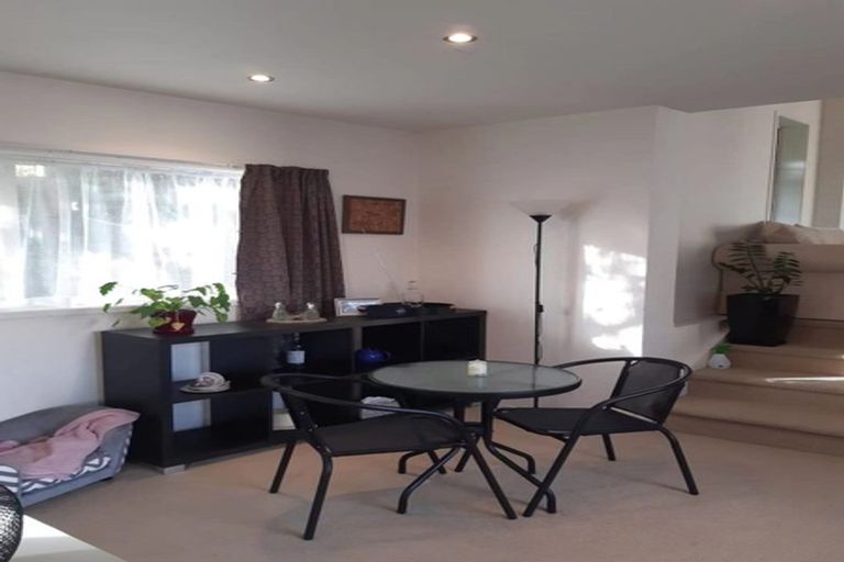 Photo of property in 2/5 Downing Street, Glenfield, Auckland, 0629